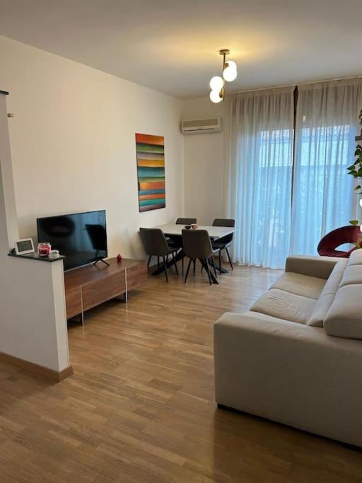 Apartment Renzo E Lucia