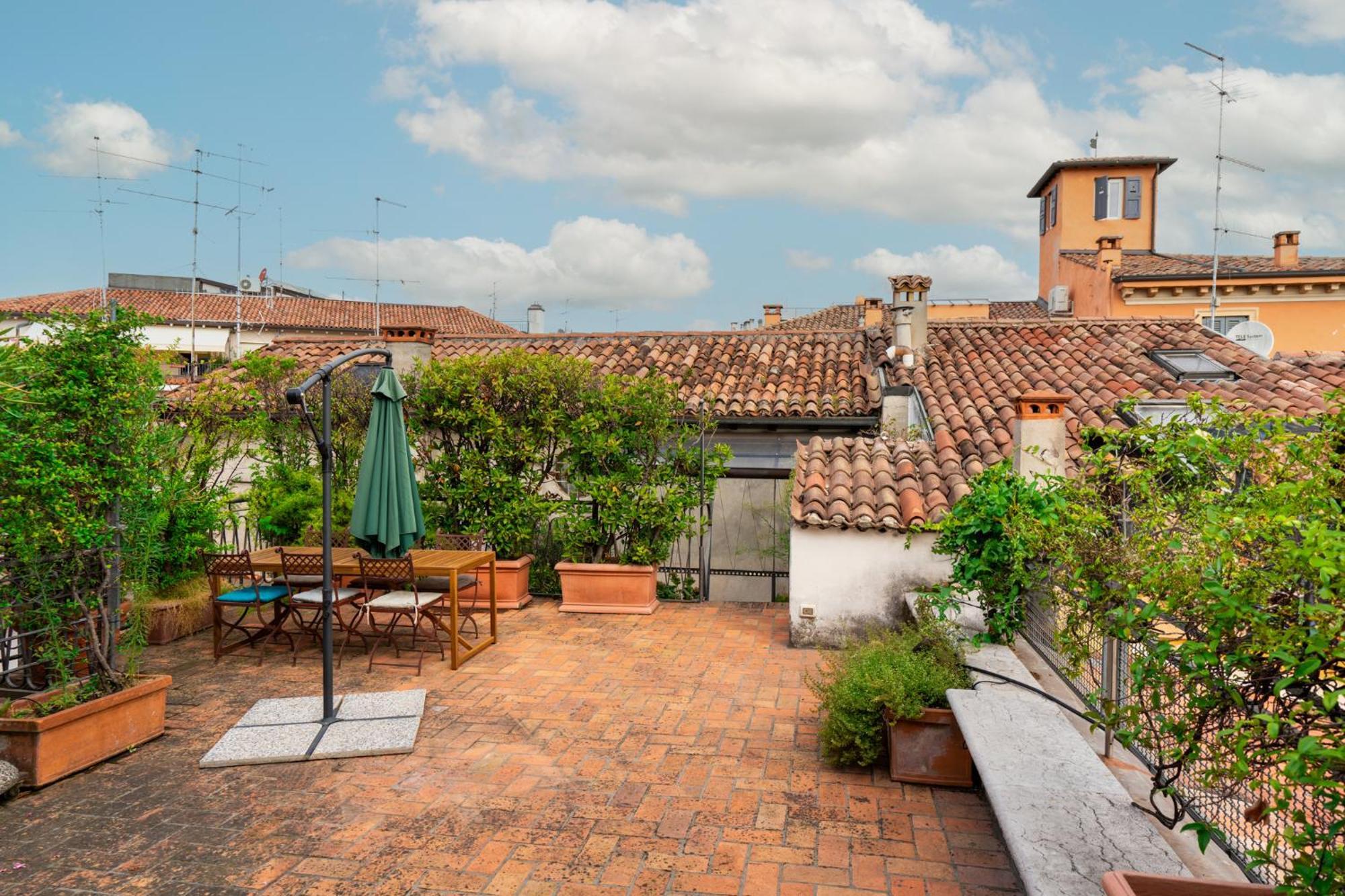 Apartment Terrazza Garibaldi By Postcardsfrom Verona