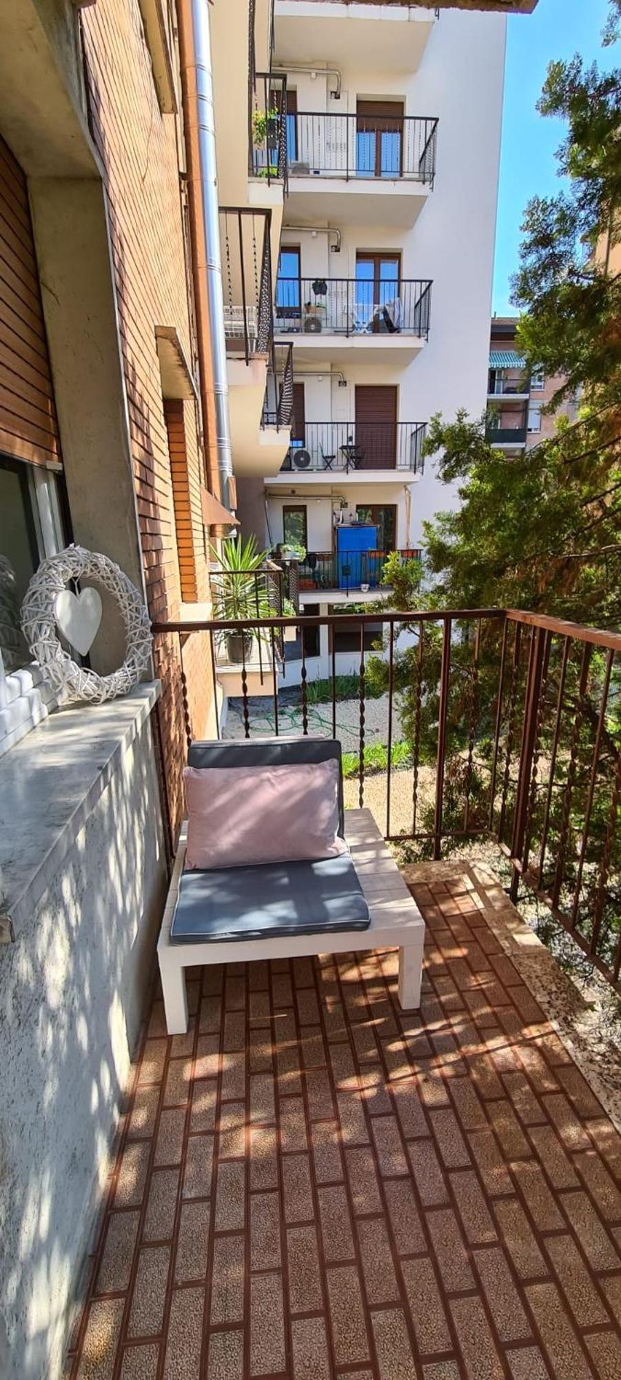 Vintage, Close To Trade Fair, Hospital And Centre Apartment
