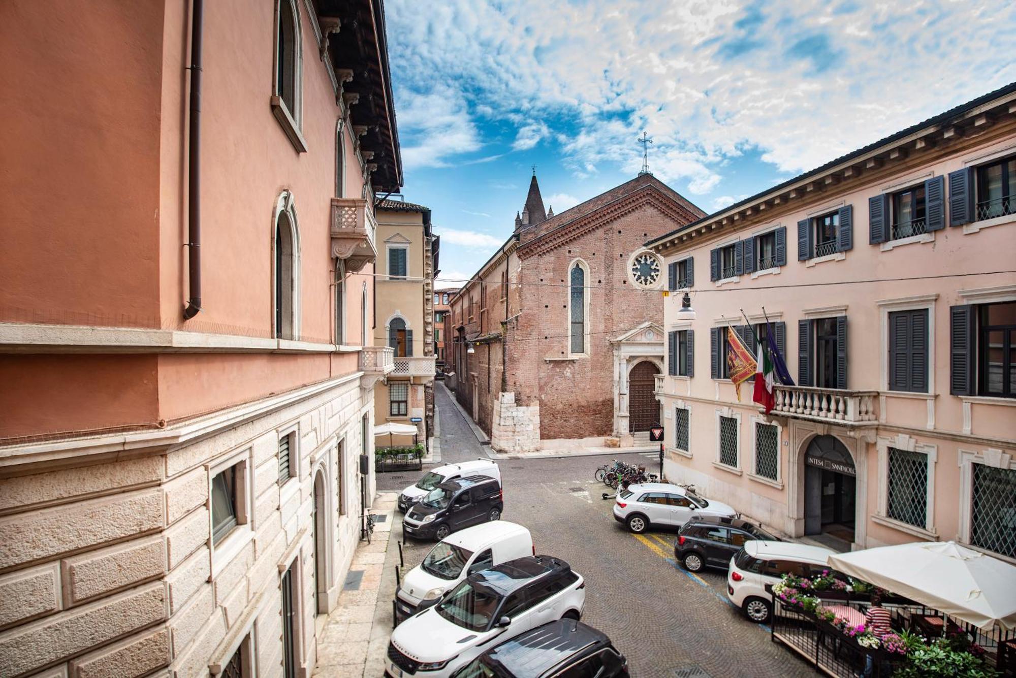 Guest house Italianflat - Rentroom Old Town - 200mt To Arena Verona