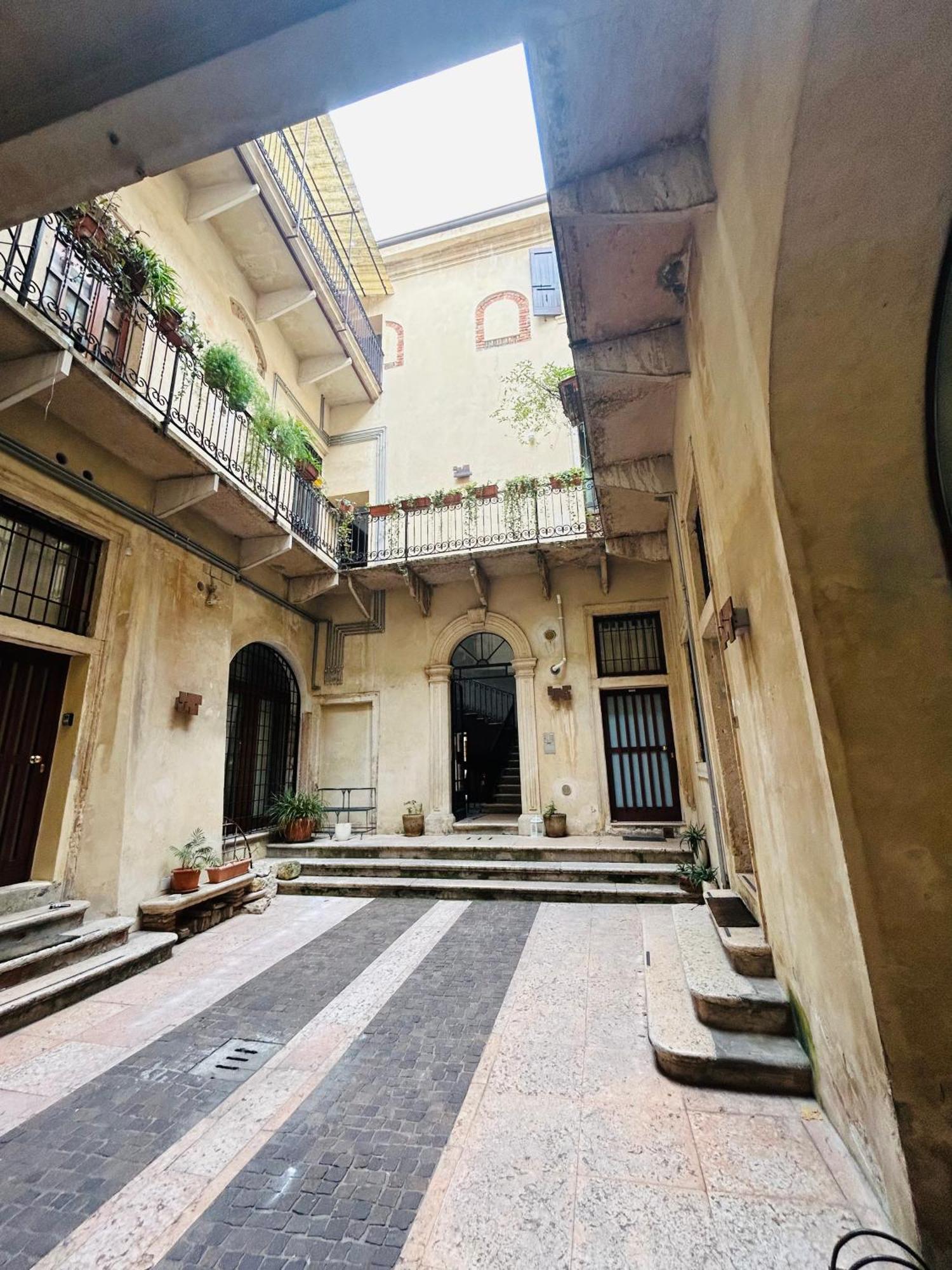 Palazzo Duomo Apartment *
