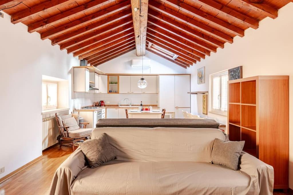 Luxury Attico - 5 Min Piazza Delle Erbe Apartment *