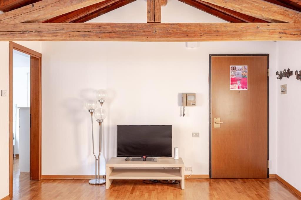 Luxury Attico - 5 Min Piazza Delle Erbe Apartment Verona
