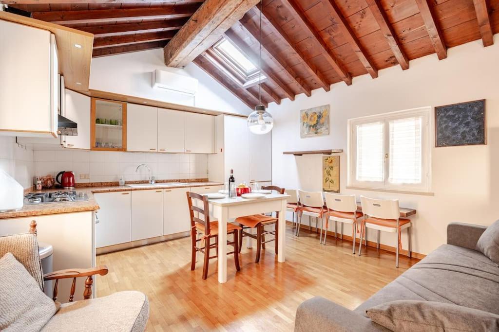 Apartment Luxury Attico - 5 Min Piazza Delle Erbe