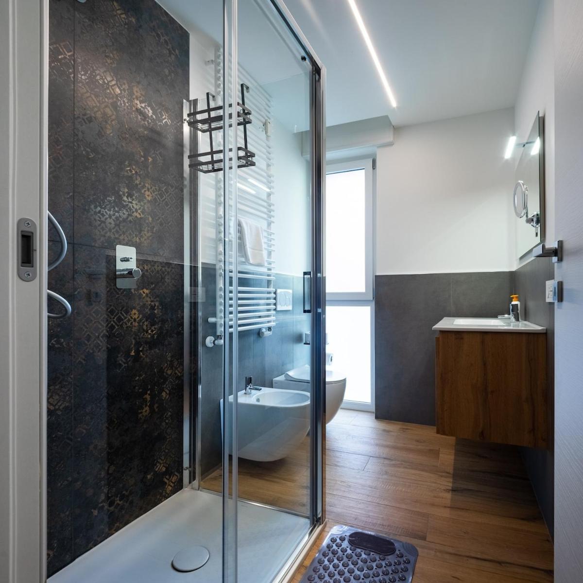 Huoneisto Modern Red Flat In *