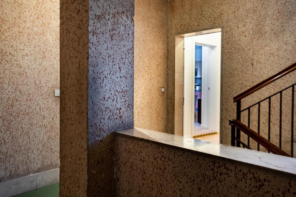 Apartamento Modern Grey Flat In *