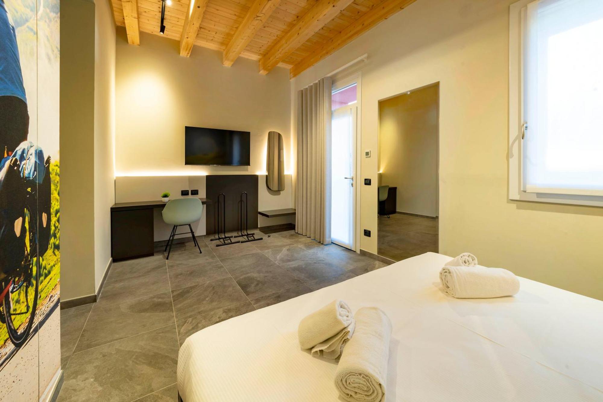 Guest house Italianflat - Verona's River, Free Parking For Car & Bike, Nature, Relax *