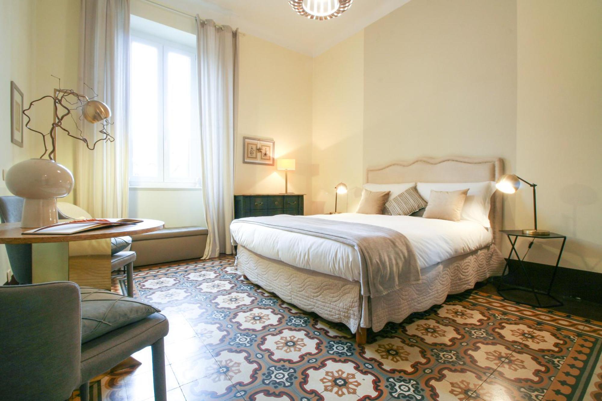 Le Flaneur - Vintage 3*