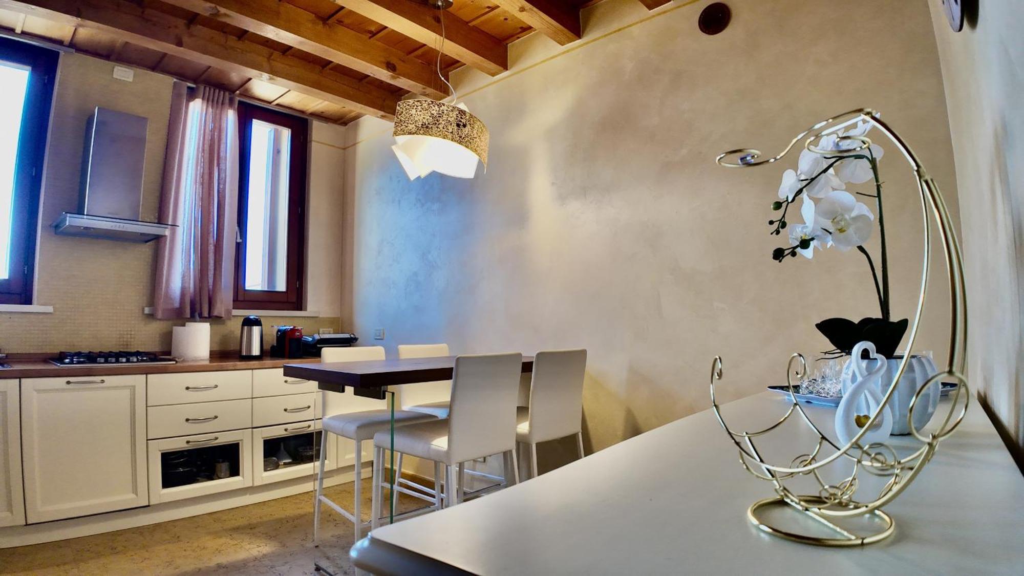 Mgh Luxury - Romeos Penthouse Apartment *