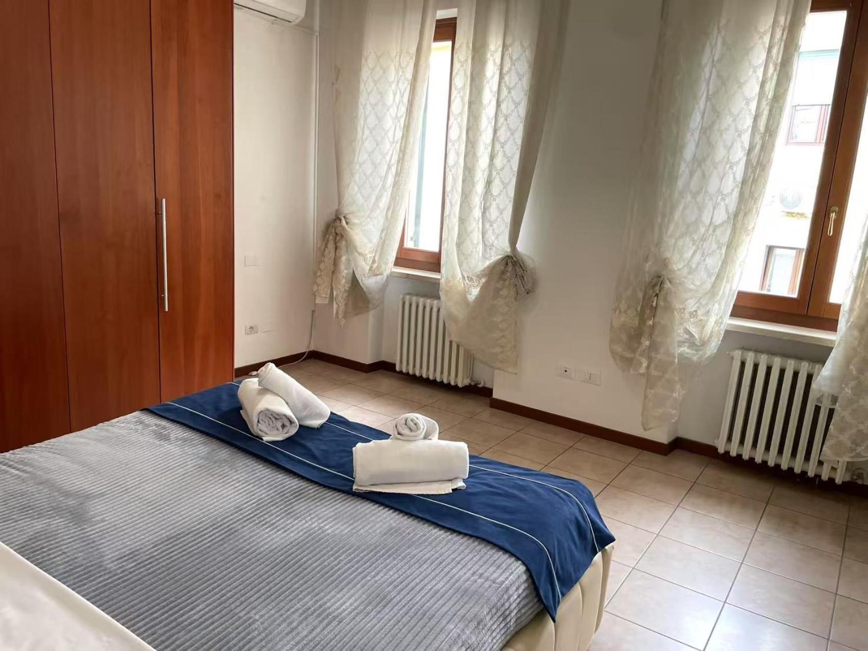 Flat Blue Verona