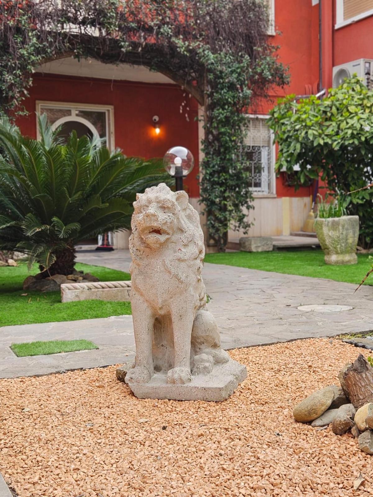 Huoneisto Casa A - Giardino E 3 Posti Auto In Cortile