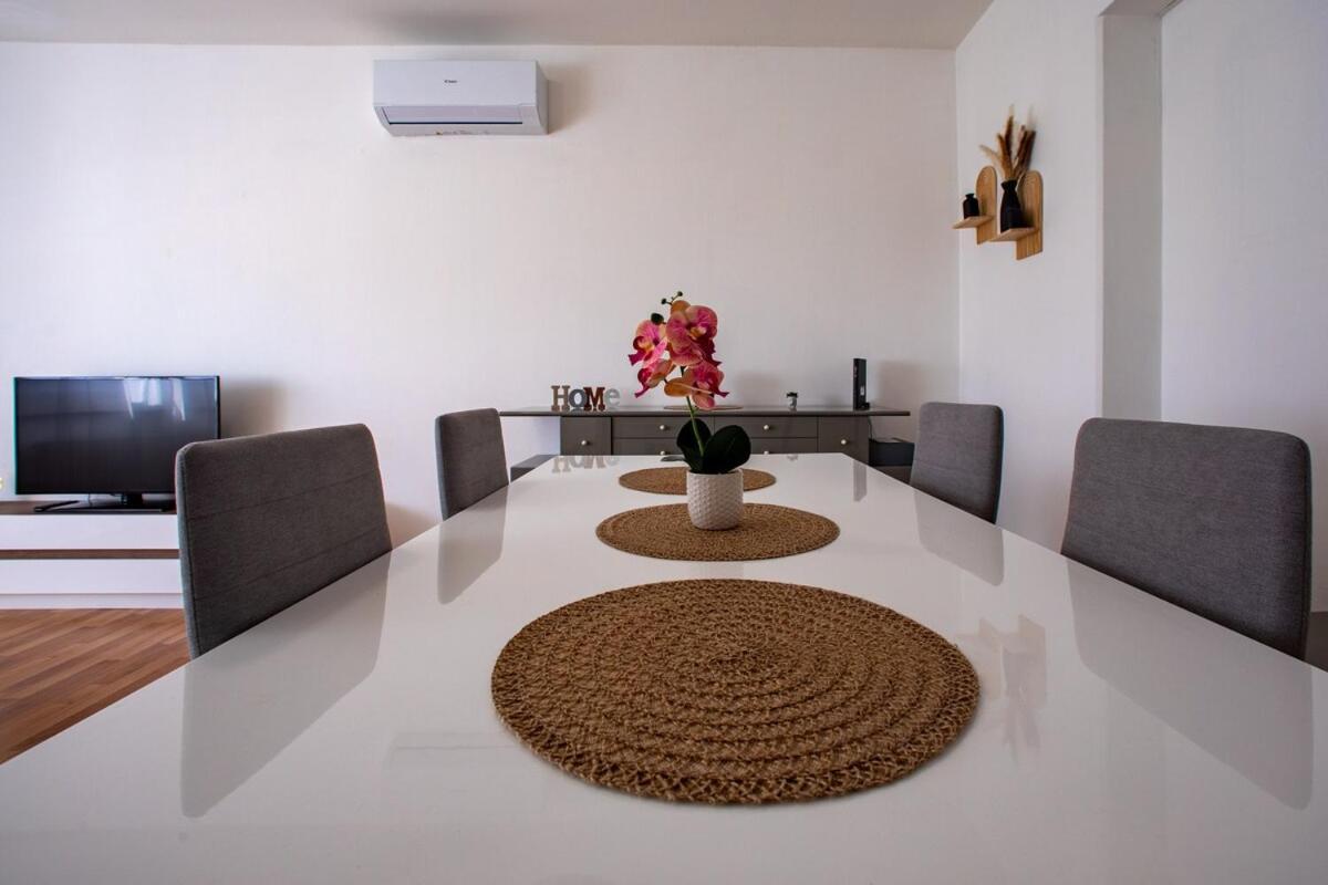 Fair 2 Min - Private Parking Apartment