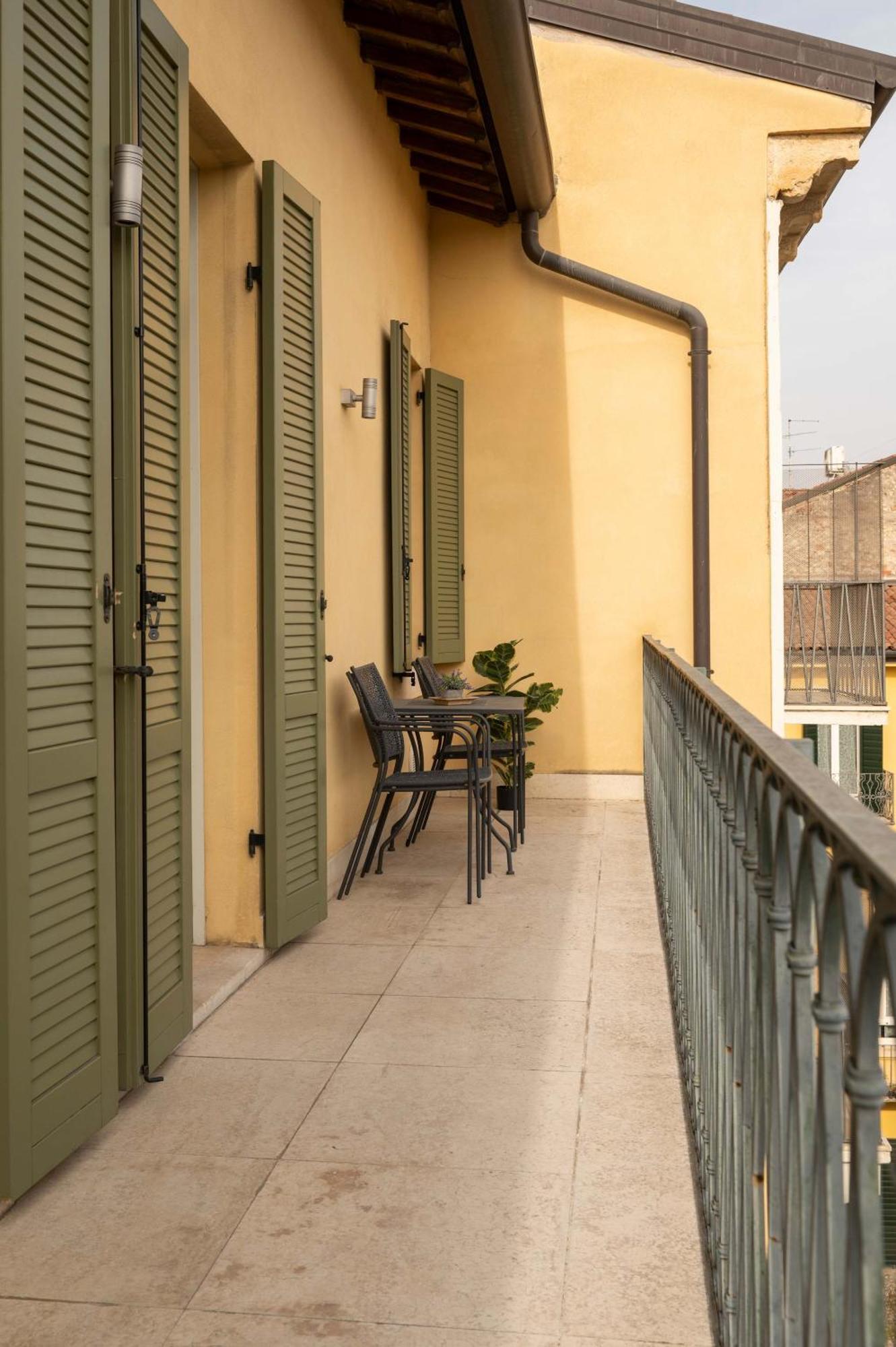 Huoneisto Cozy Flat With Large Balcony Few Steps From Arena