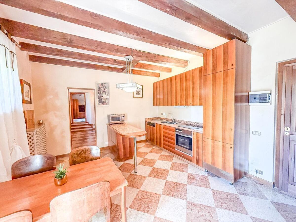 At Ponte Pietra With Garden And Parking Apartment