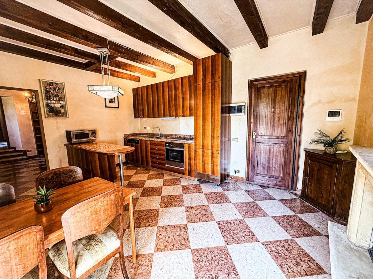 At Ponte Pietra With Garden And Parking Apartment