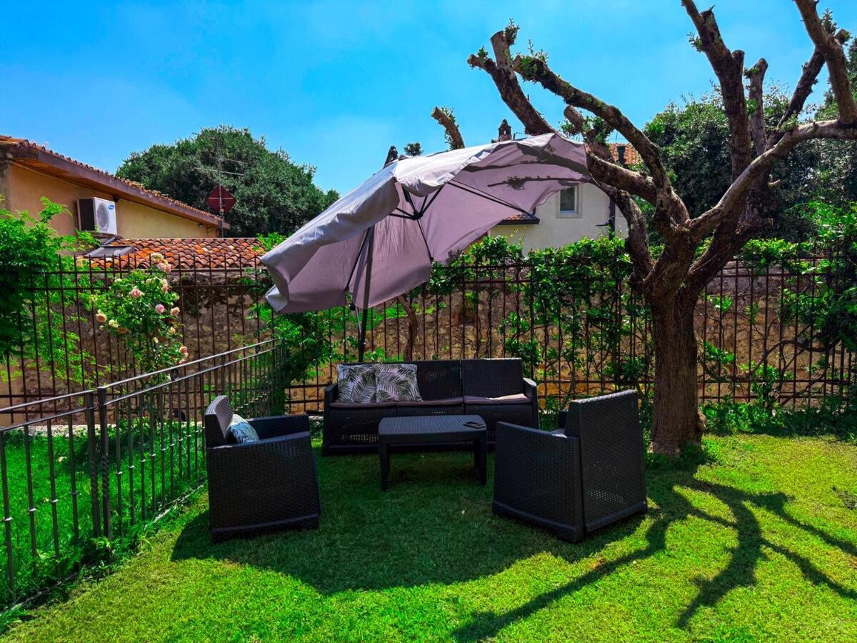 At Ponte Pietra With Garden And Parking Apartment