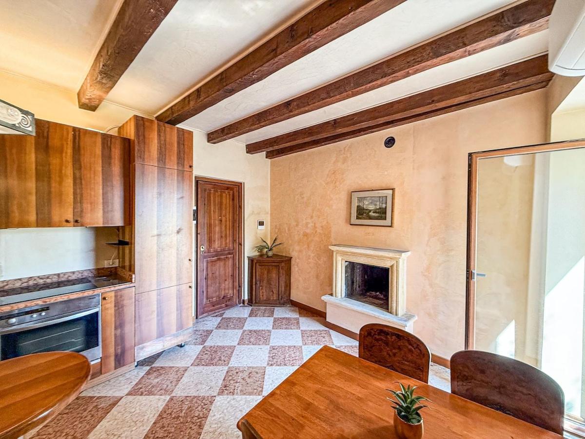 Apartment At Ponte Pietra With Garden And Parking *