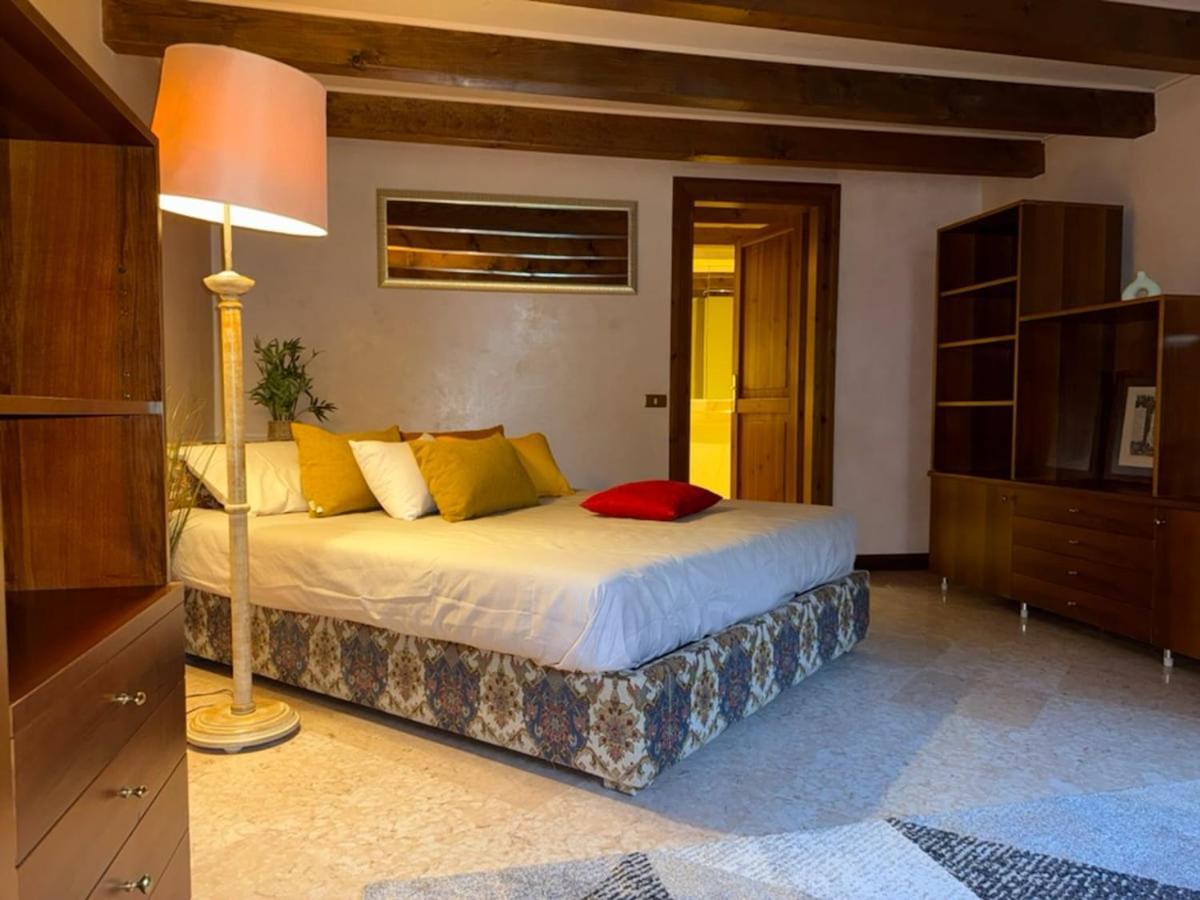 At Ponte Pietra With Garden And Parking Apartment Verona