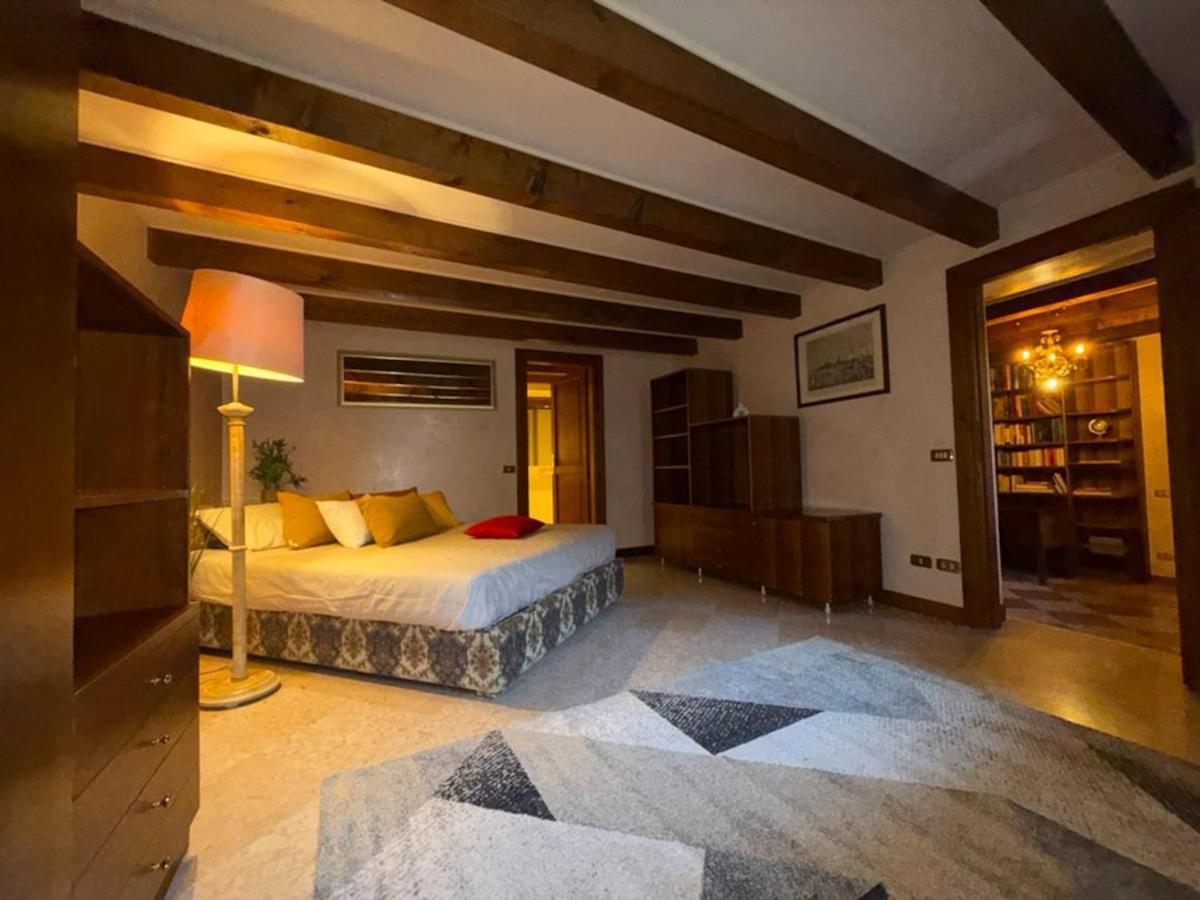 At Ponte Pietra With Garden And Parking Apartment Verona