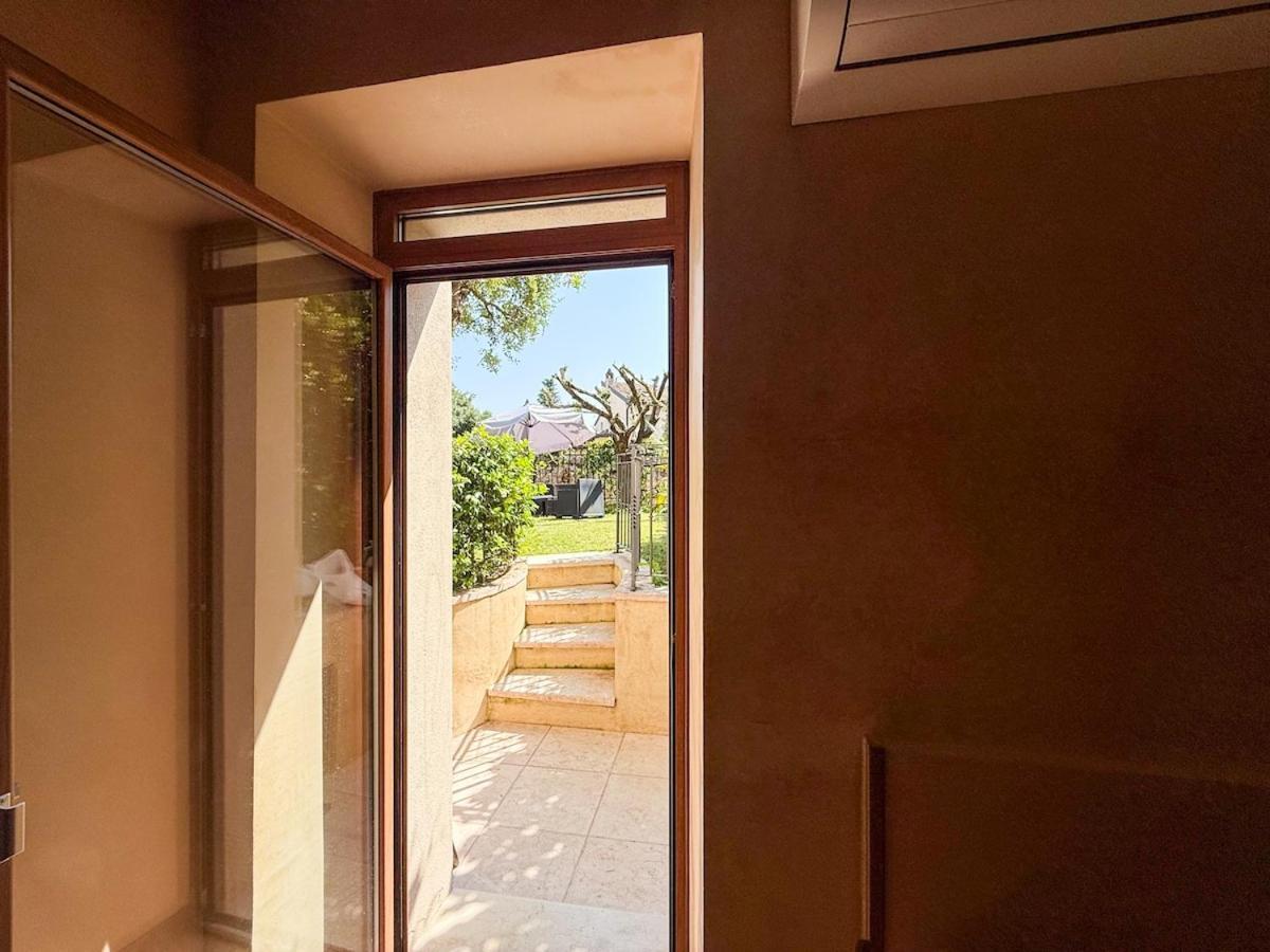 Apartment At Ponte Pietra With Garden And Parking *