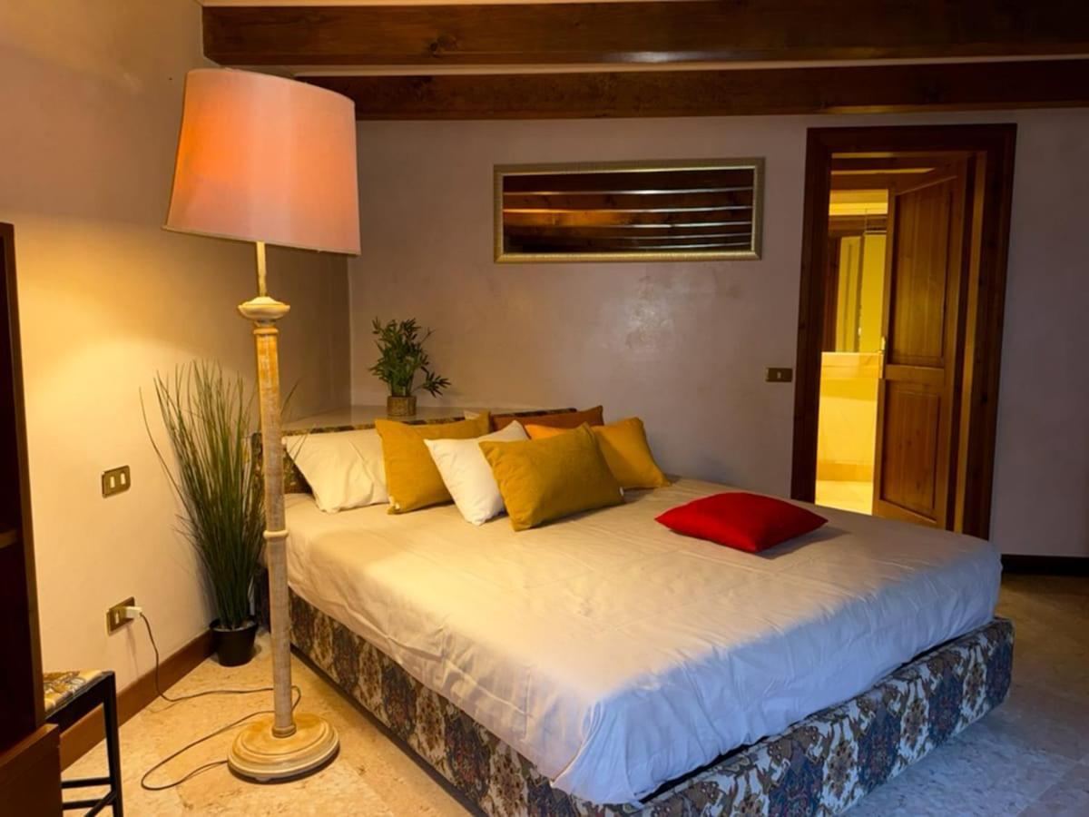 Apartment At Ponte Pietra With Garden And Parking Verona