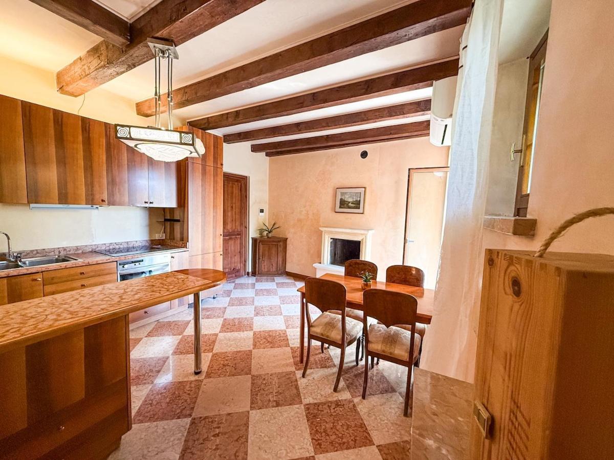 At Ponte Pietra With Garden And Parking Apartment