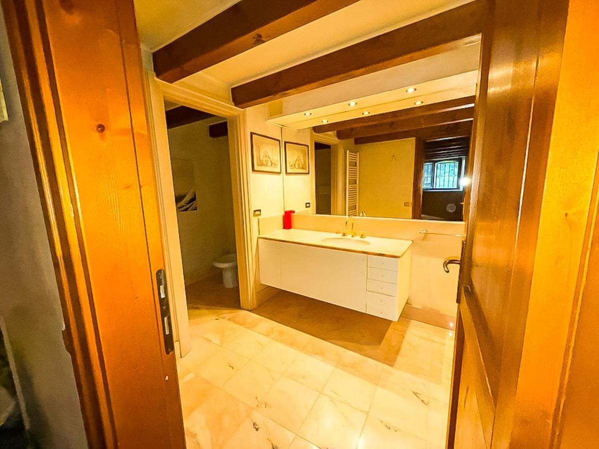 Apartment At Ponte Pietra With Garden And Parking Verona