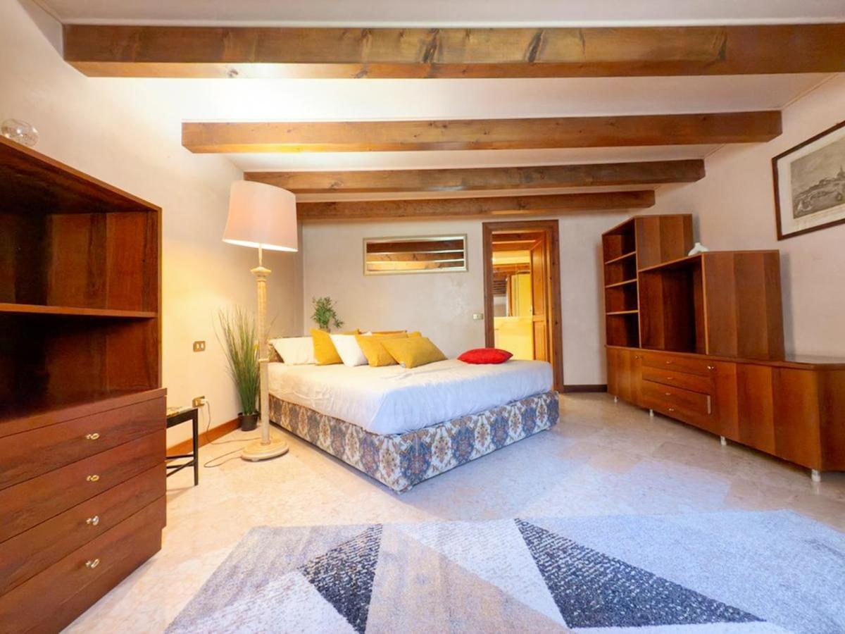 At Ponte Pietra With Garden And Parking Apartment *