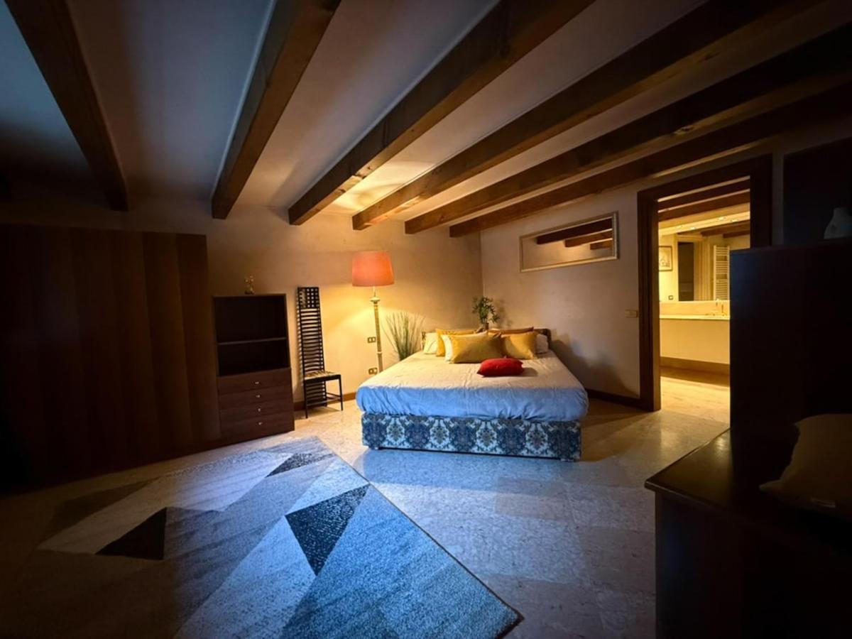 Apartment At Ponte Pietra With Garden And Parking *