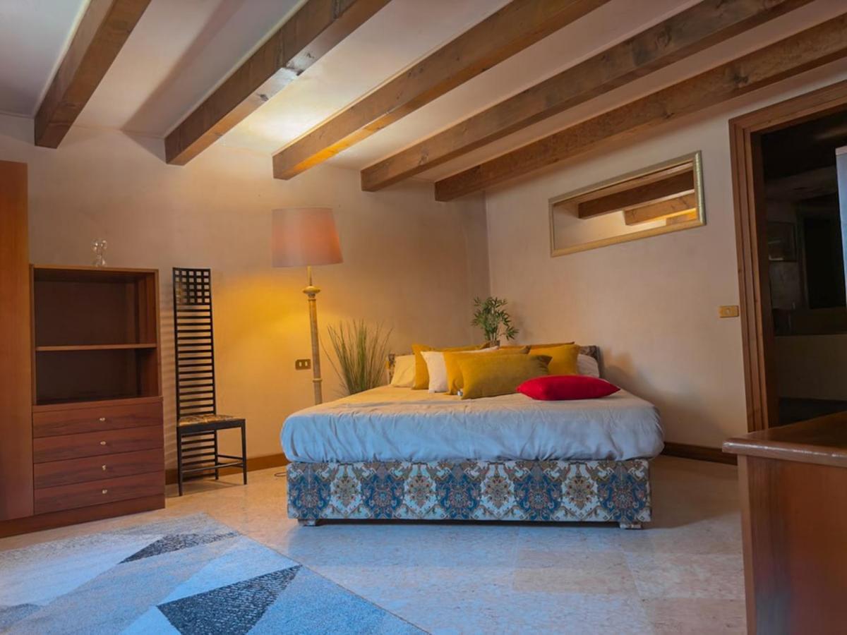 At Ponte Pietra With Garden And Parking Apartment Verona