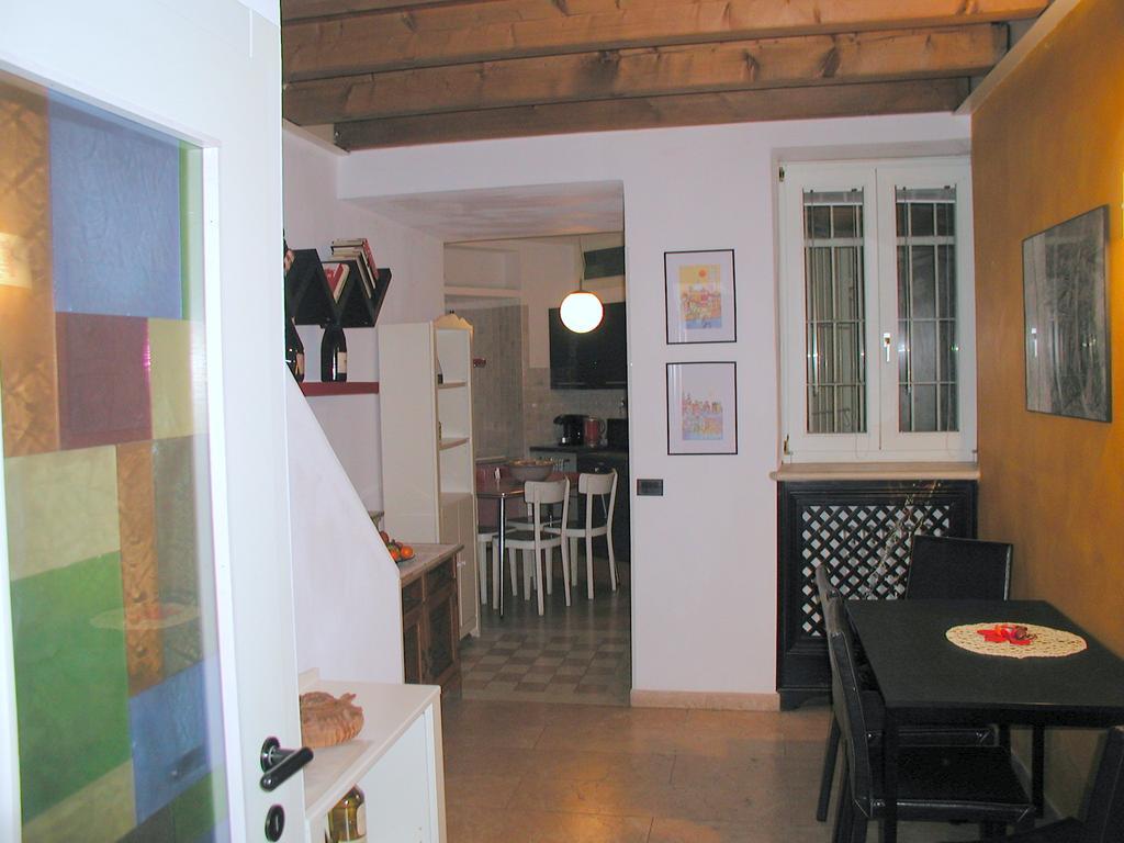 Santa Chiara Apartment *
