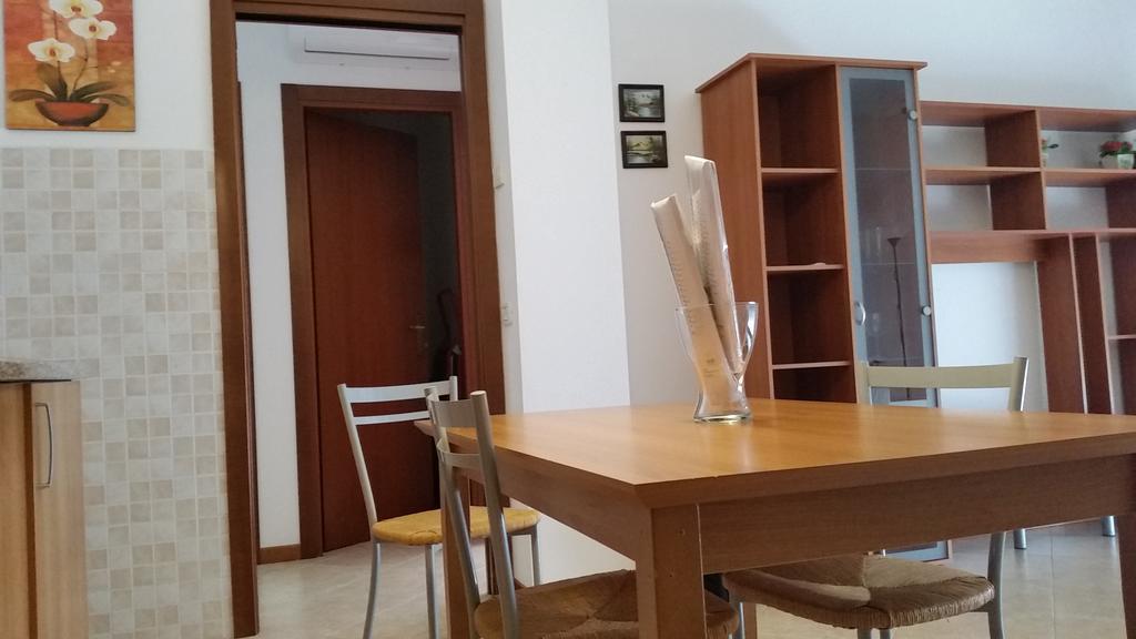 Bilocale Via Imola 4 Huoneisto