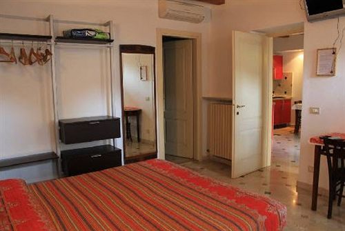 Residenza Carducci Centro Storico Apartment *