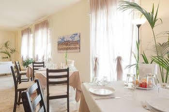 Bed & Breakfast Happiness - Center *