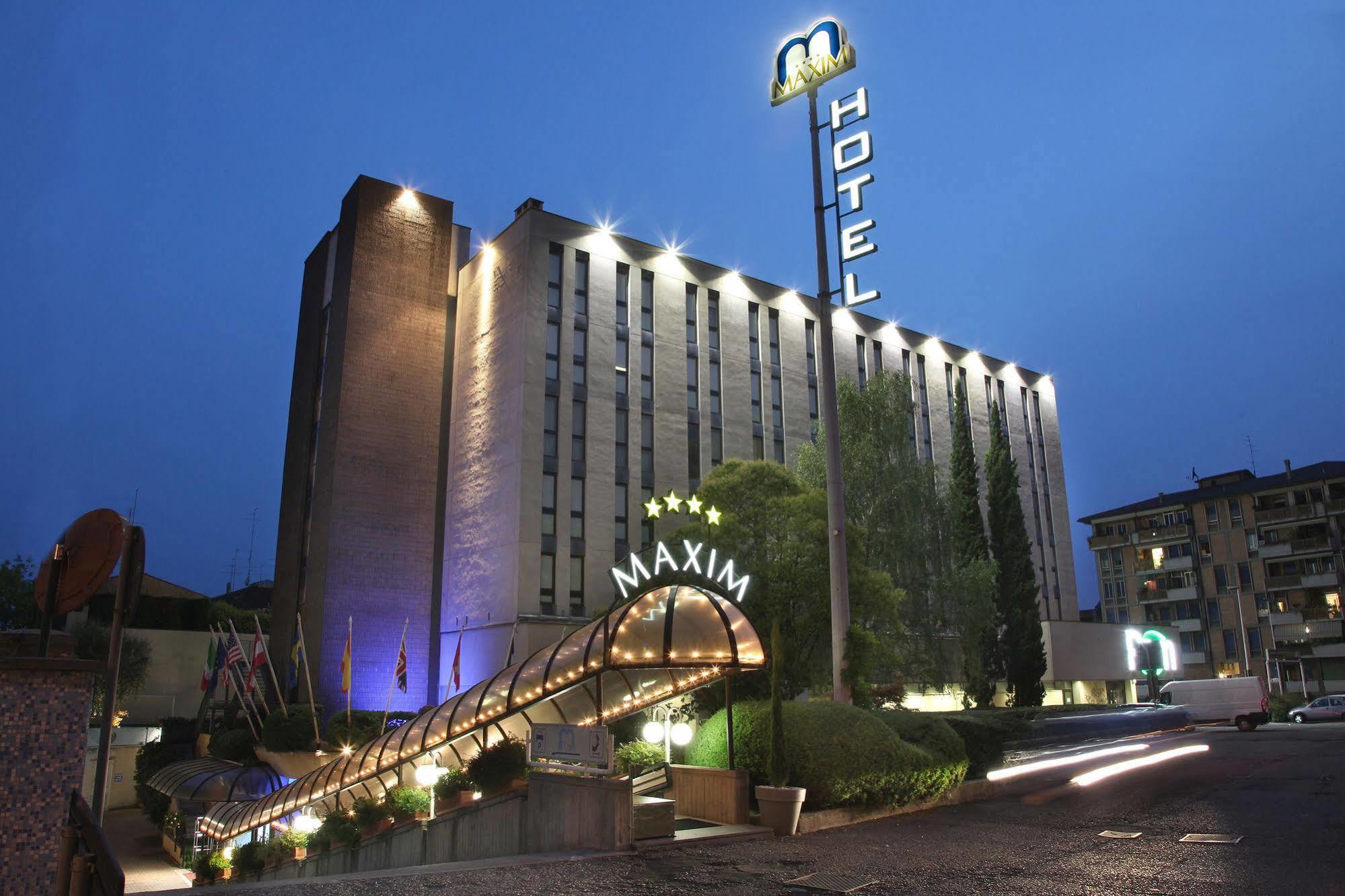 Maxim Hotel 4*