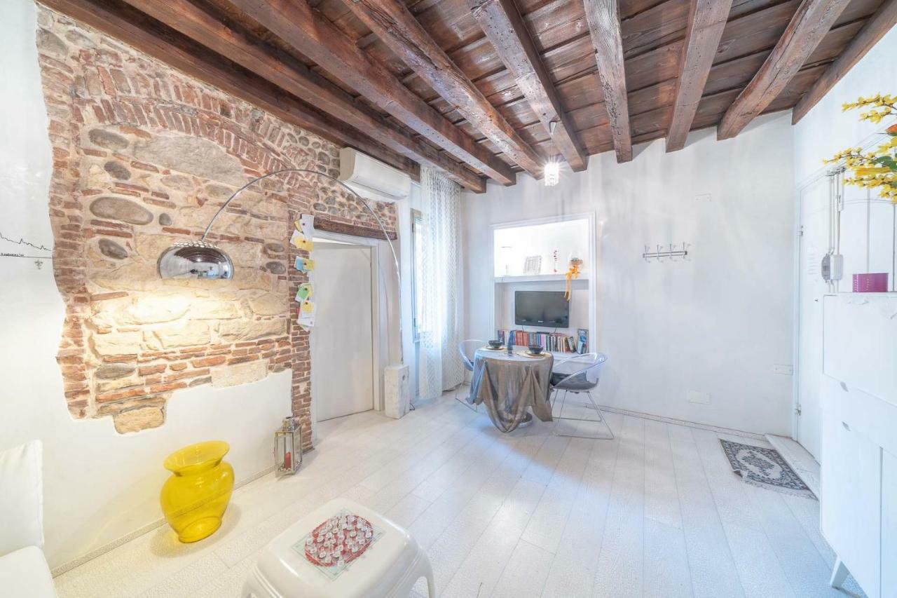 Abbraccio Di Giulietta * Verona
