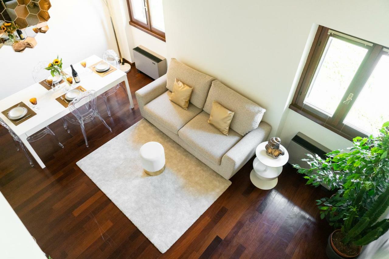 Domus - Magnifiche Residenze San Fermo Apartment *