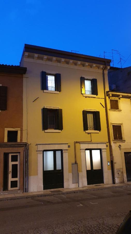 Dimora Rosso San Zeno - Wifi Veloce E Adatto Per Famiglie * Verona