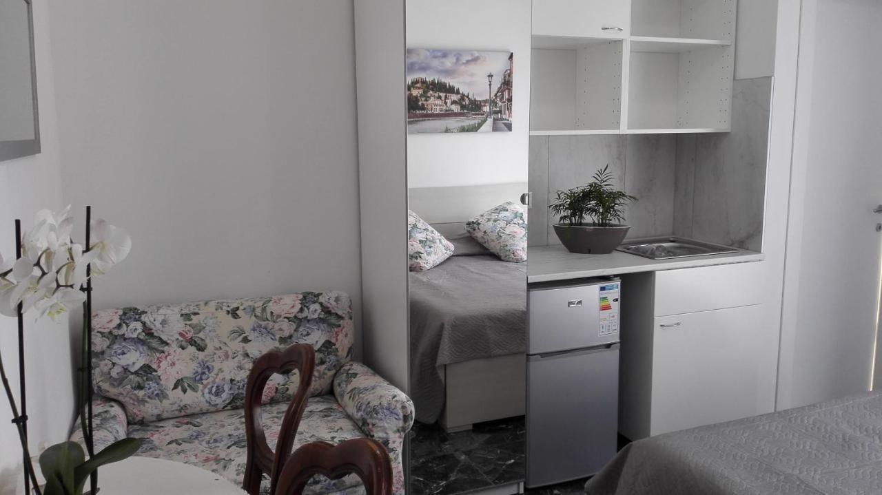 Minihouselarissa Diverona Guest house *