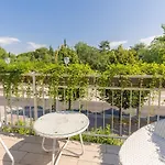 Crys: Apartments, Holiday, Business, Blu