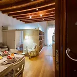 Deneb 19 Apartment