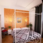 Like Romeo Suites