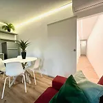 Central Elegant Apartment In Verona