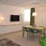 Verona White Lodge