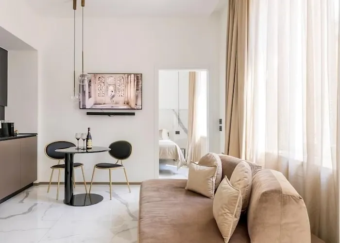 Manin Grand House