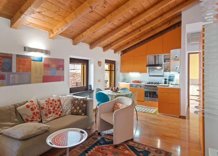 Italstay - Elegant Colorful Apartment