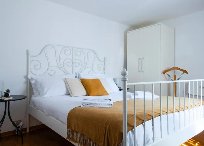 Central Romantic Attic In Verona City Center