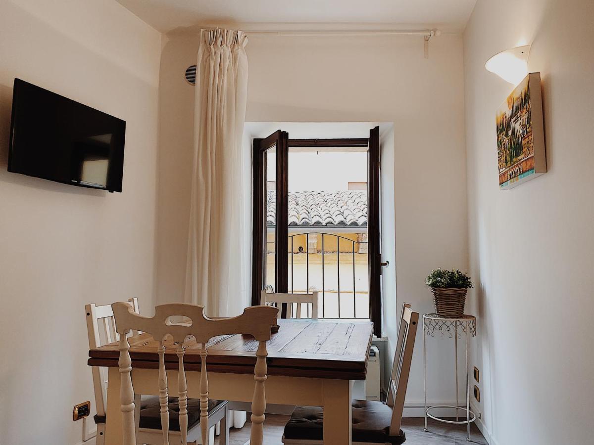 Lo Scalino Apartment *