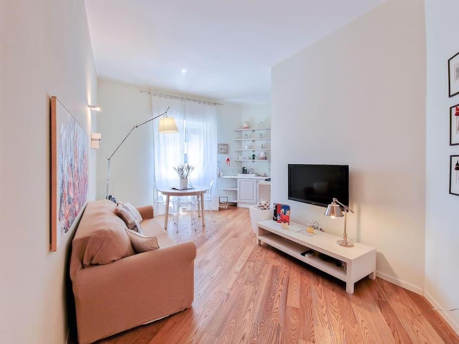 Apartment Charme On The River - City Center Verona