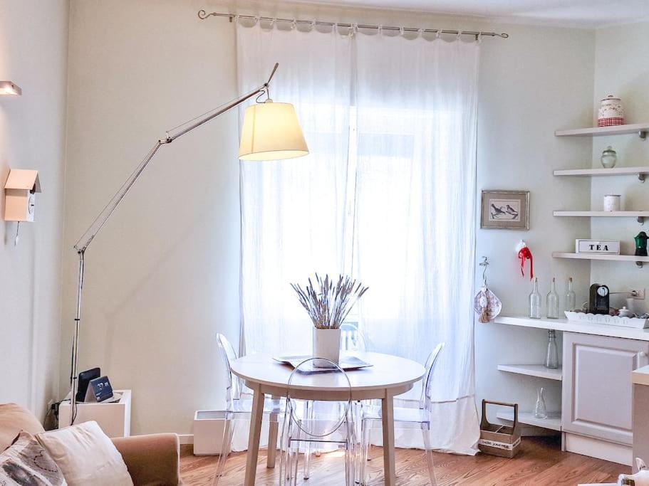 Charme On The River - City Center Apartment